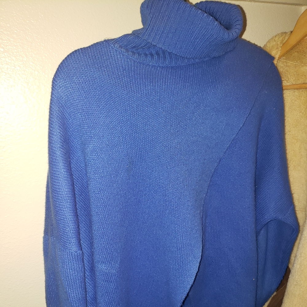 Blue unique sweater made from Argentina